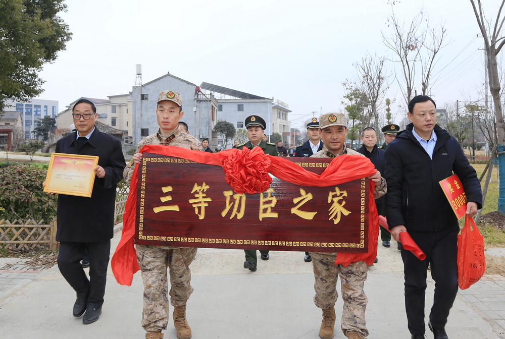 /uploads/image/2024/01/30/7ceb6925fd75f46b53af0cfb719eb8ef.jpg 岳大岭送喜报.jpg