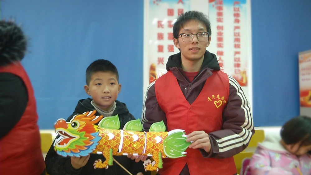 /uploads/image/2024/02/04/12736deca83fb5d5dc2f91f79d924ee1.jpg 桐才带童材活动 展示制作的灯笼_副本.jpg