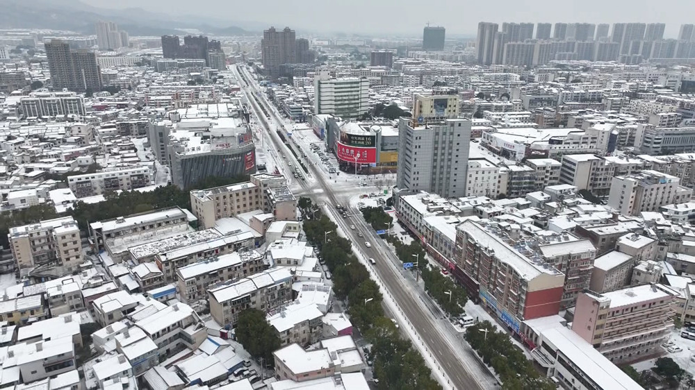 【应对雨雪天气】安徽桐城：迎战新年首场降[00_00_37][20240222-112905].jpg