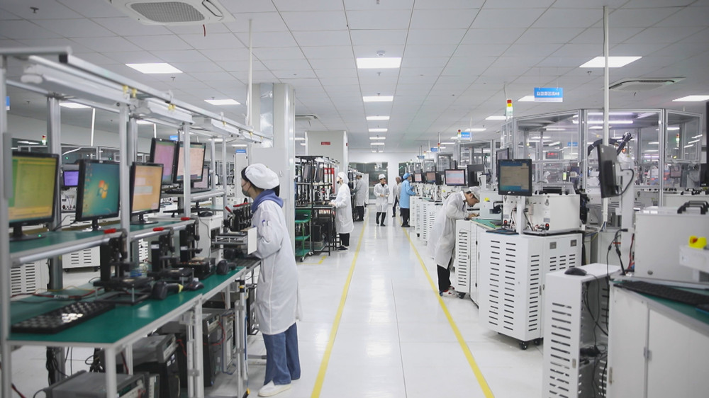 /uploads/image/2024/03/11/3a163231928d01ebf81f885e55cbda98.jpg 图为晨兴希姆通电子(桐城)有限公司繁忙的生产车间4.jpg