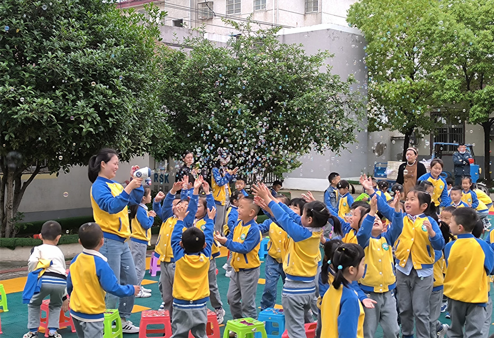 桐城市科技馆举办“童心筑梦 拥抱未来”科技节活动2.jpg