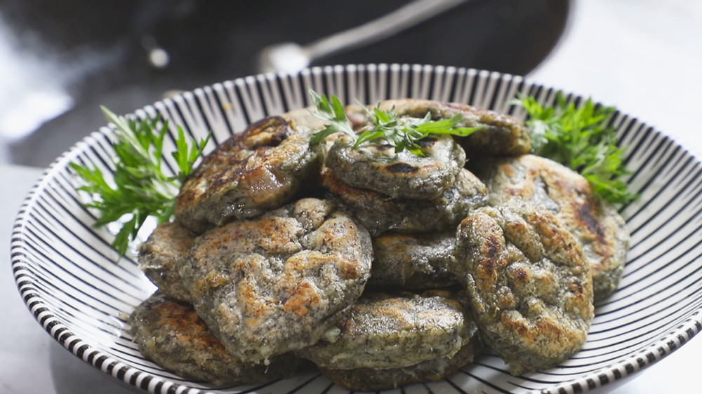 /uploads/image/2024/04/07/c59d9dd0bc68e9bfb484d70385134bf5.jpg 外脆内软的蒿子粑出锅了.jpg