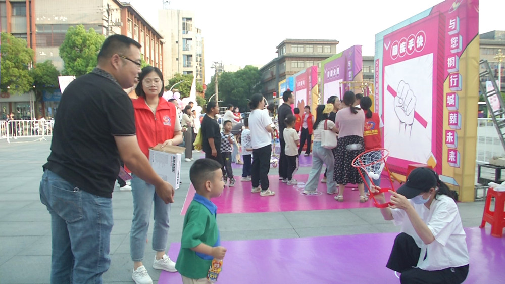 青年人才游园会  游戏 趣味投篮.jpg