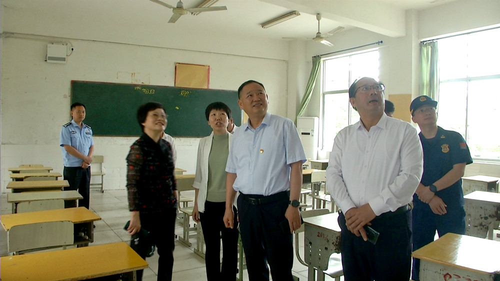 /uploads/image/2024/06/05/71a98149746b0deb333b8edd371480ac.jpg 高考前巡查5.jpg