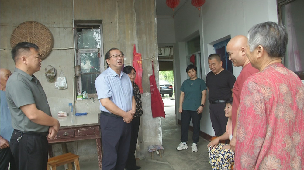 /uploads/image/2024/06/28/441d47ebfd4a29eaedc2edaf605cb32b.jpg 刘主席慰问困难群众2.jpg