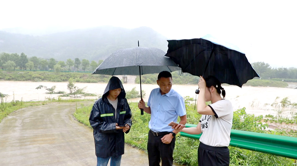 安徽桐城：45座水库超汛限水位 紧急泄洪[00_07_02][20240703-082125].jpg