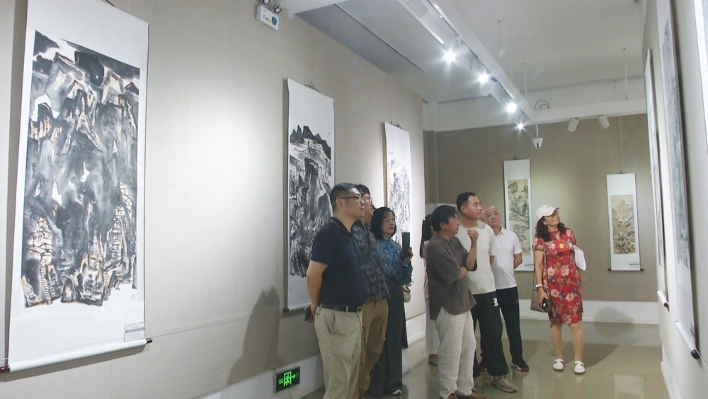 观展2.jpg