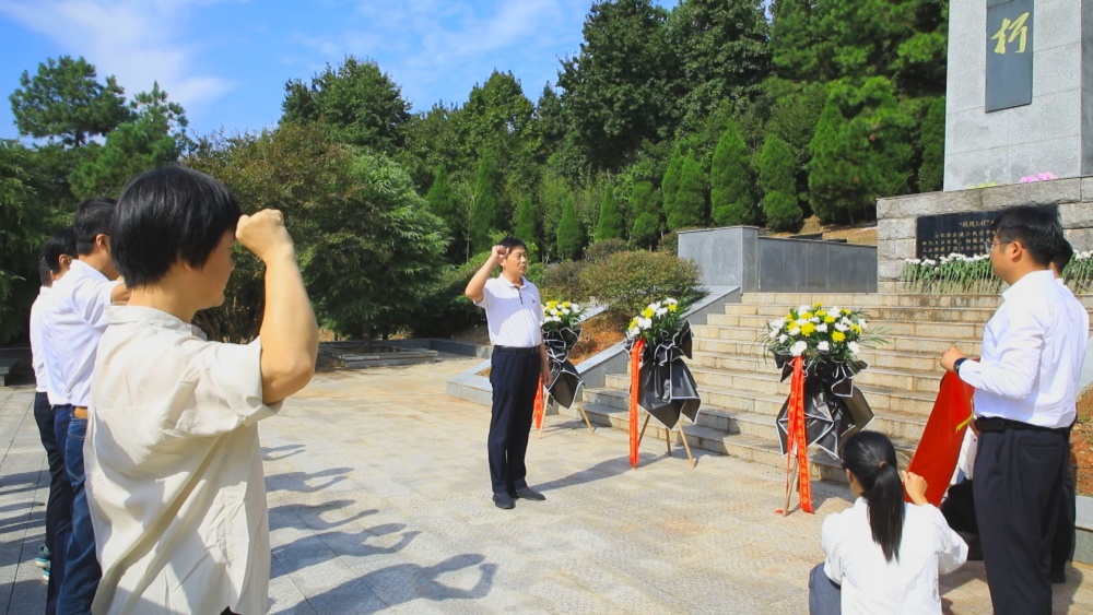 /uploads/image/2024/09/29/898d2a2e96dad651fd5c4d28d227e640.jpg 图为重温入党誓词仪式(1)_副本.jpg