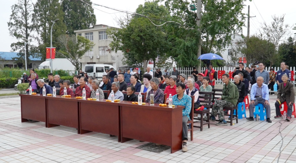 送戏下乡 喜迎重阳2.jpg