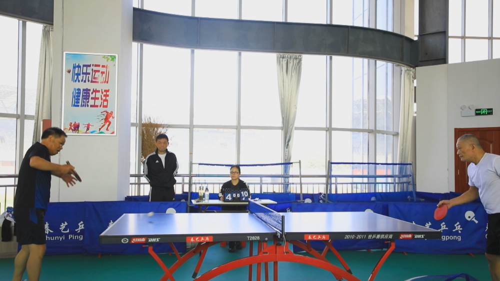 图为市第三十四届老年人运动会乒乓球比赛现场.jpg