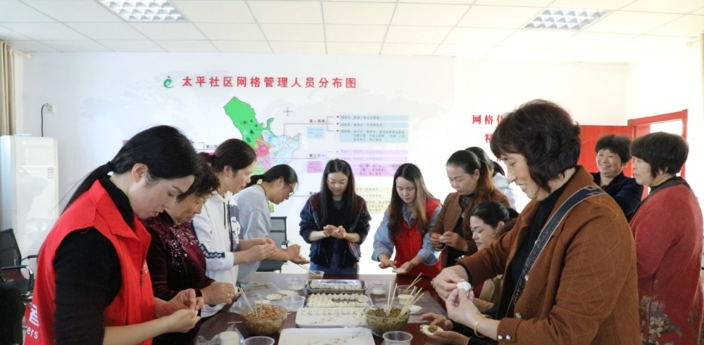 /uploads/image/2024/11/05/2c0ba02410712c081a3186fa870ceaa8.jpg 图为包饺子活动2.jpg