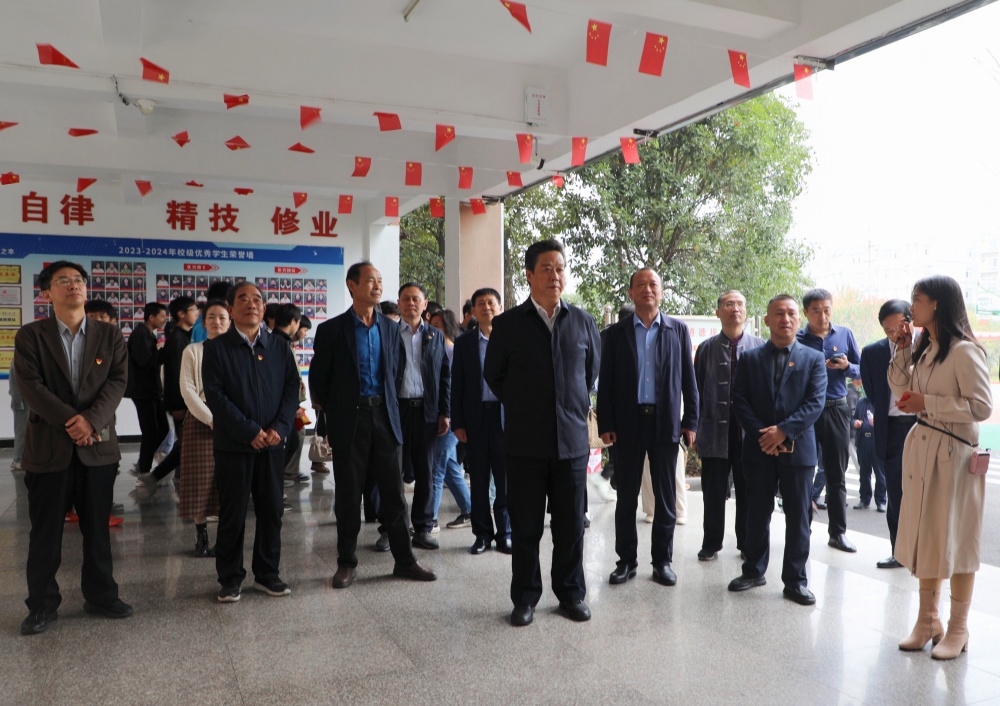 /uploads/image/2024/11/18/b50c8f1fa8635e61e3fba94582f3bf81.jpg 安徽省社会组织总会赴桐城开展“传承与创新——社会组织桐城行” 主题党日活动.jpg