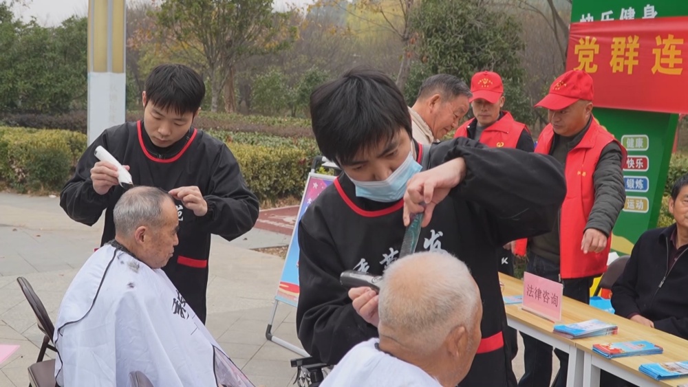 /uploads/image/2024/12/04/53dc1e14c64b5ed667c12f640defdc92.jpg 志愿服务(1).jpg