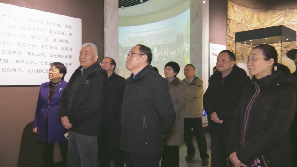 /uploads/image/2024/12/26/8491049a25c45e1bb13dfdb25d8f69d2.jpg 图为调研组在安徽中国桐城文化博物馆调研。.jpg