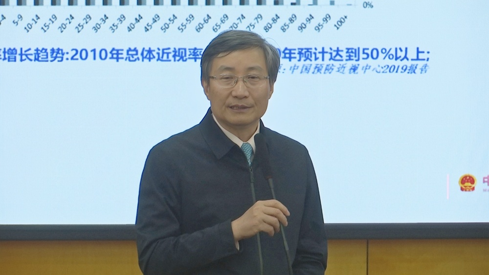 桐城中学杰出校友魏文斌回母校作专题讲座2.jpg