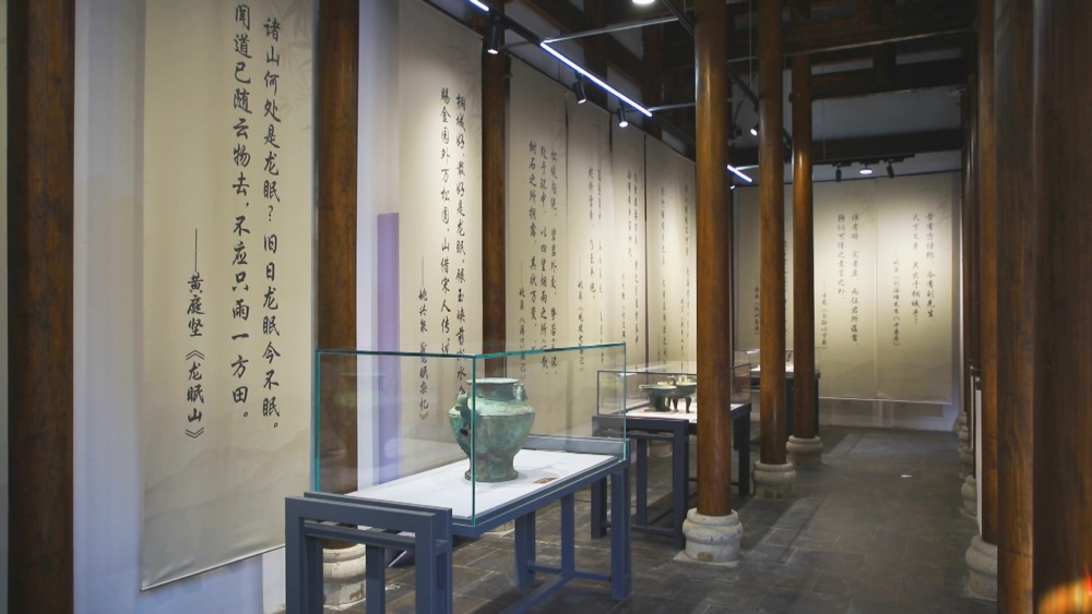 /uploads/image/2025/01/06/d17fbaf2d0e52fe14e35281b50c4b52c.jpg 图为桐城历史文化展陈馆一角.jpg