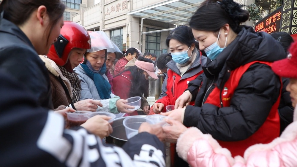 安徽桐城：浓情腊八节 粥香暖邻里（桐城台[00_01_31][20250107-092331].jpg