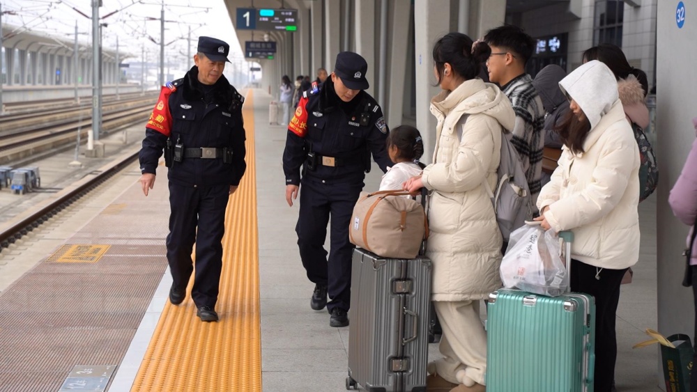 /uploads/image/2025/01/15/36898a1a595f78ed2a072e717ed9dab9.jpg 春运首日.jpg