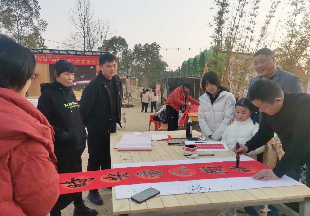 /uploads/image/2025/01/20/4628ea5eee7356b0cbb6138a9818173b.jpg 汪洋春晚写春联.jpg