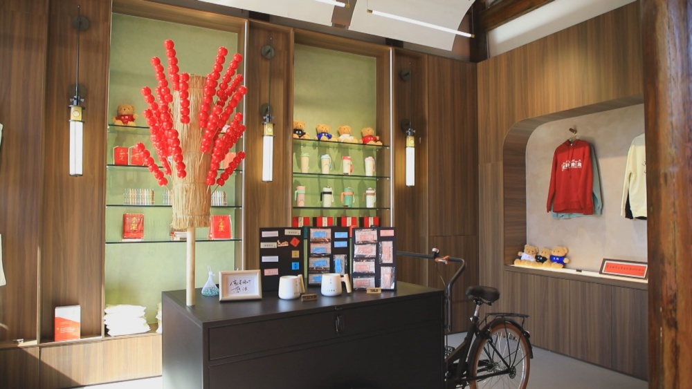 /uploads/image/2025/01/27/46fc7b6ac61f1022b39d9b6182c92be1.jpg 图为“人世间时光小院”文创商品一角4.jpg