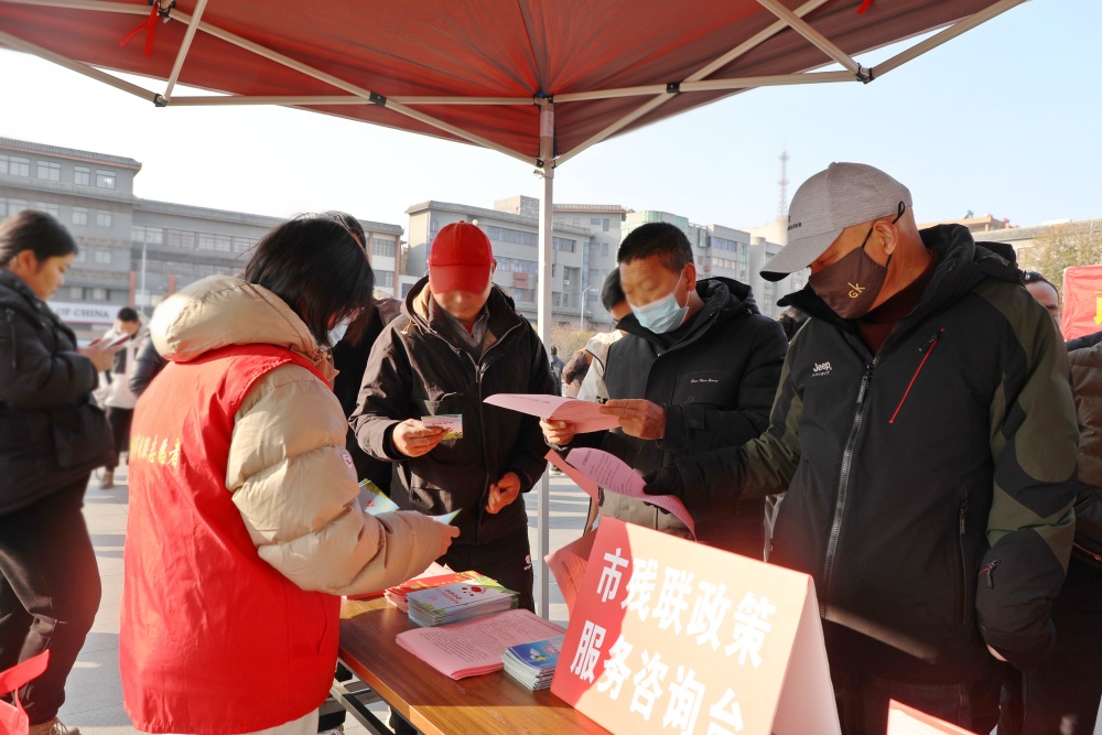 图为招聘会现场 (2).JPG