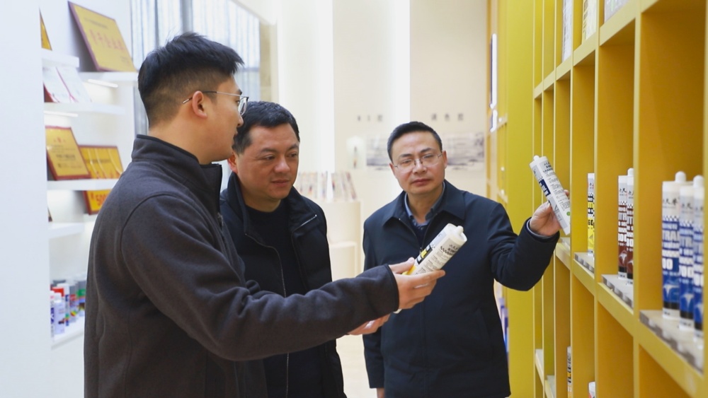 /uploads/image/2025/02/25/9e77f515180873c927f556a231f5f3ac.jpg 图为范岗镇工作人员正在安徽靖康建材有限公司走访调研1.jpg