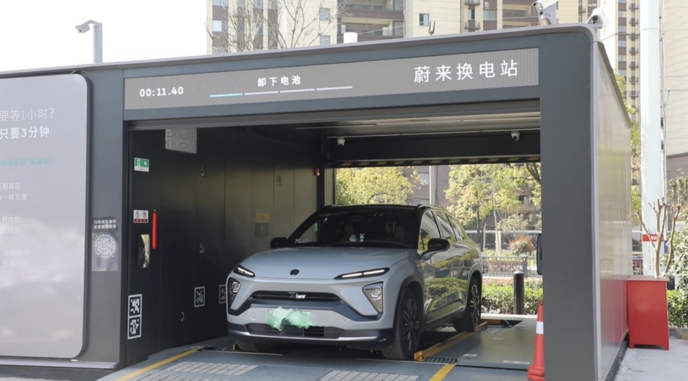 /uploads/image/2025/03/24/164314328820ea891624599d2f0b3cd5.jpg 图为换电现场.jpg