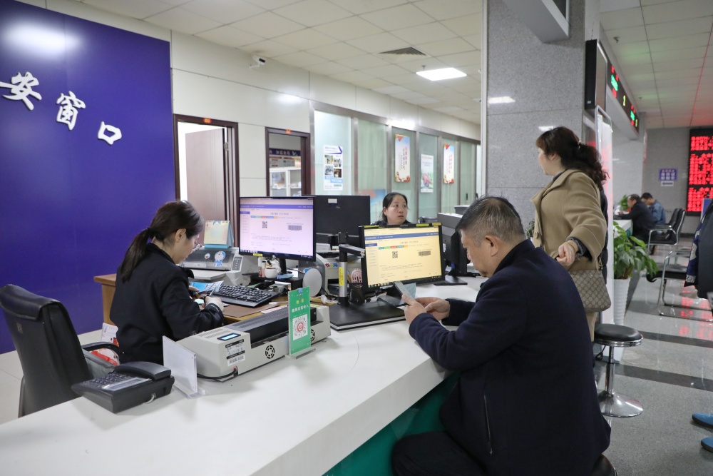 图为群众办事现场2.JPG