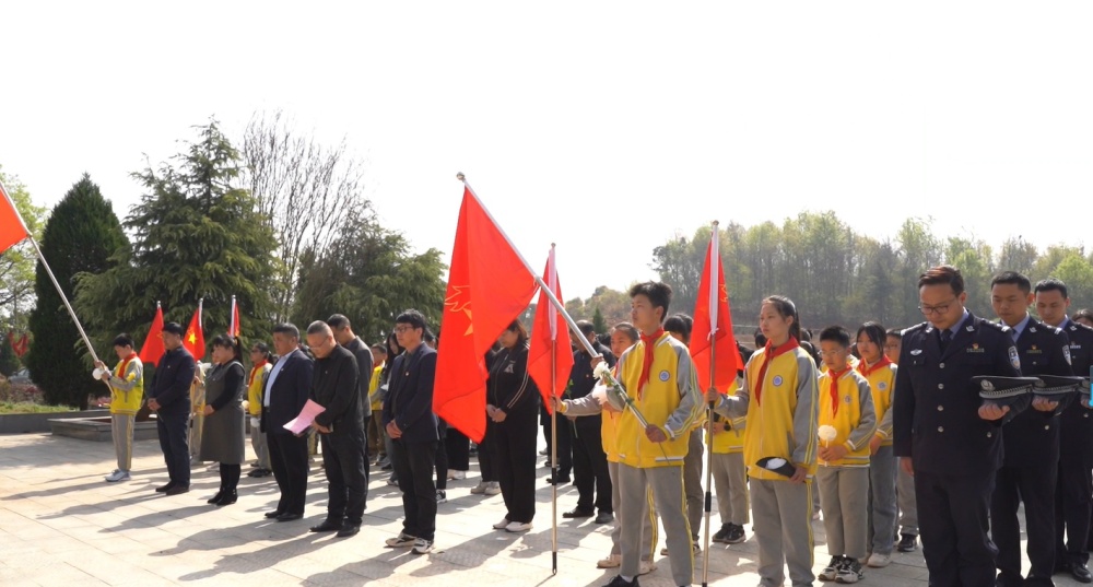 /uploads/image/2025/04/02/a3b07eea155b18382f5d22c96bca1395.jpg 默哀.jpg