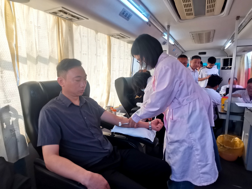 /uploads/image/2025/04/23/abbbf904710519d30db775f70ea08147.jpg 献血2.jpg