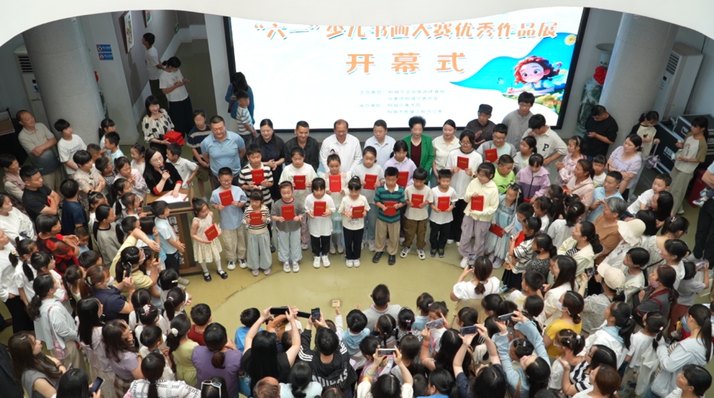 我市第八届“六一”少儿书画大赛获奖作品展开展1.jpg