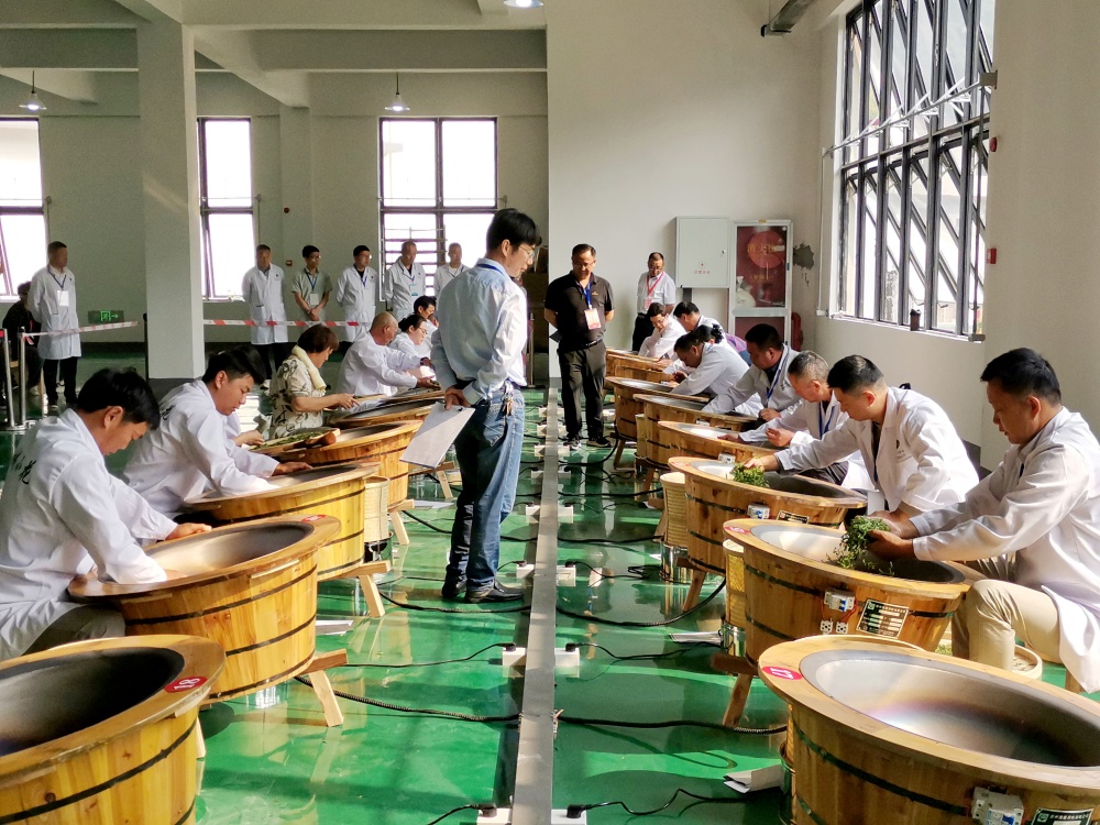 茶叶加工现场3.jpg