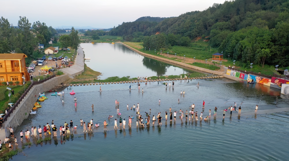 /uploads/image/2025/07/07/c6912597090e5053e5b49153845ce1ee.jpg 第三届吕亭·马屁股飞天蝴蝶滩戏水节开幕1.jpg