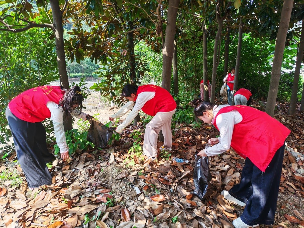 /uploads/image/2025/07/28/af0e7fcc950df142f876c58d1765b5e8.jpg 志愿服务.jpg