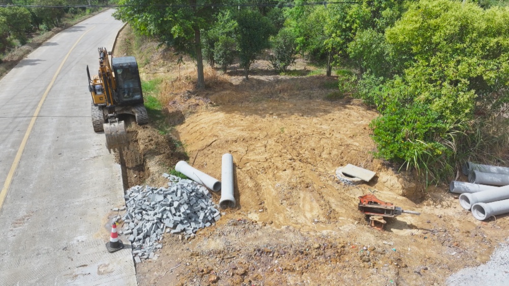 /uploads/image/2025/07/29/8183647c795a5ca01d57fd1b9d783d30.jpg 图为龙腾街道蒋山村人居环境整治工程现场.jpg