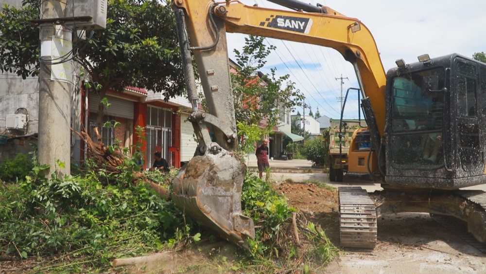 /uploads/image/2025/07/29/48708b0bb8a13ed002a368b78dbf7330.jpg 图为龙腾街道蒋山村人居环境整治工程现场1.jpg