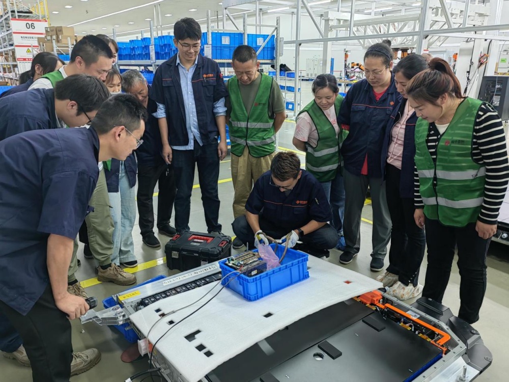/uploads/image/2025/08/12/ce5924bce94511c9995cbd2be43612e0.jpg 图为桐城国轩新能源车间培训现场.jpg