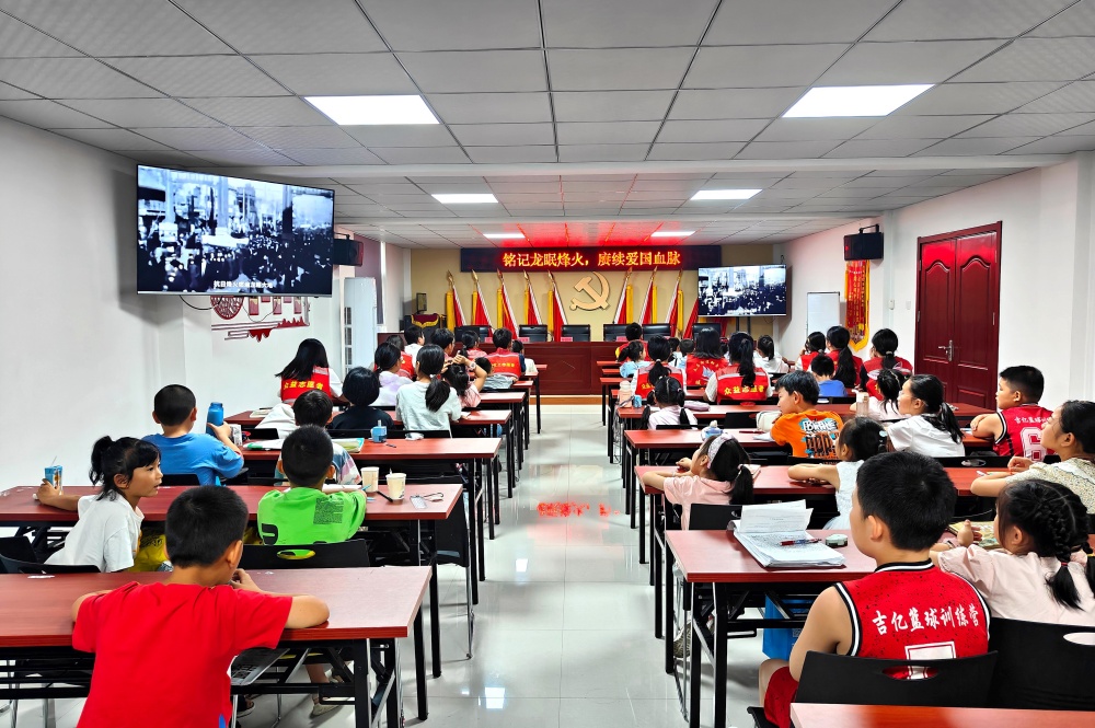 /uploads/image/2025/08/12/c5d2a8c49eef8973f8b8b3ce6548a810.jpg 在翻身社区活动2.jpg