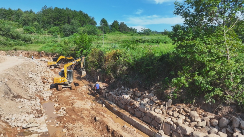 /uploads/image/2025/08/21/bcdb501b7ec8ec8389782027f2f999ff.jpg 图为大关镇小关村和美乡村大关河河道治理工程现场。.jpg