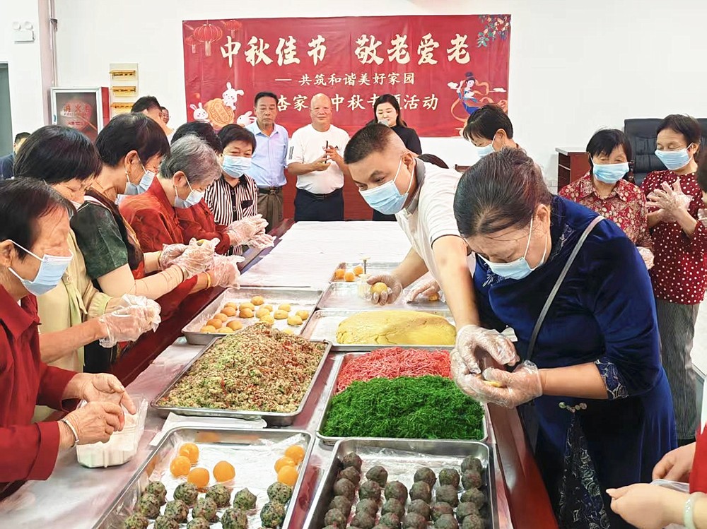 /uploads/image/2025/09/28/fdcbc1ff216fd2fa85a0548225a9aa8d.jpg 双龙村中秋活动图片2_副本.jpg