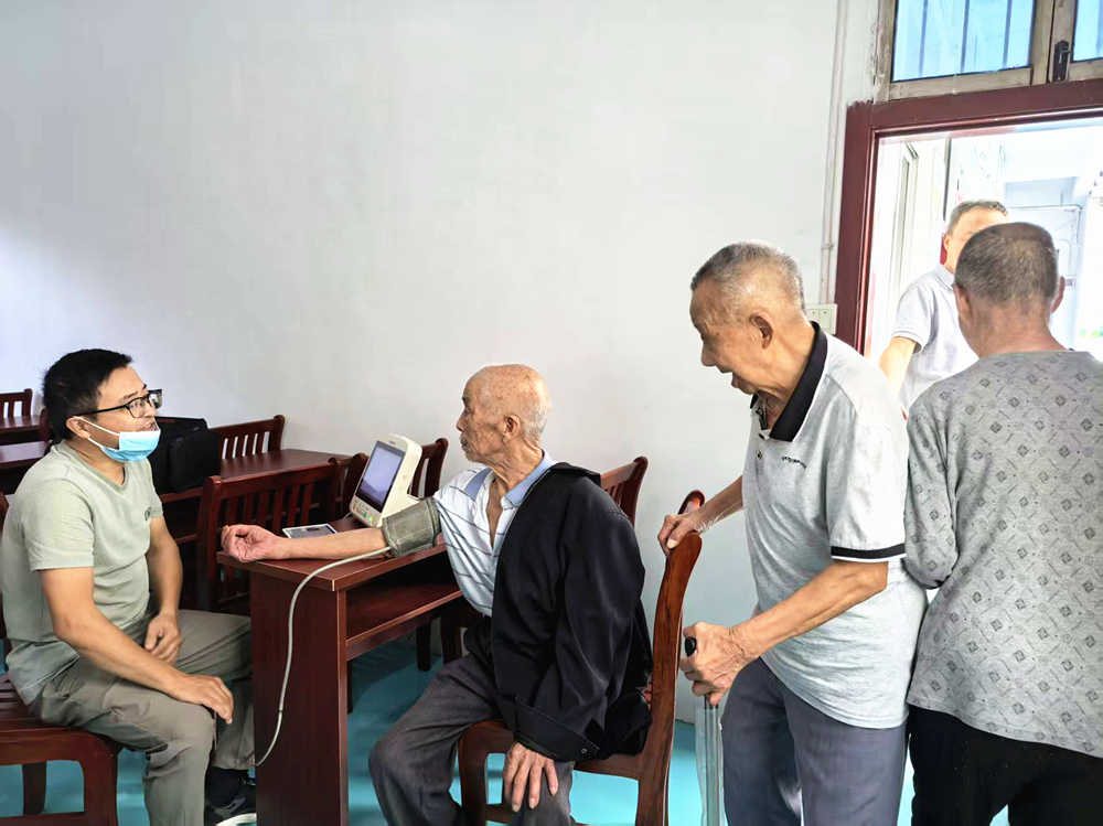 /uploads/image/2025/09/28/dc9fc020521e017434f66e023b92576e.png 桐城市黄甲镇:节前送平安 陪敬老院老人健康迎双节_副本.png