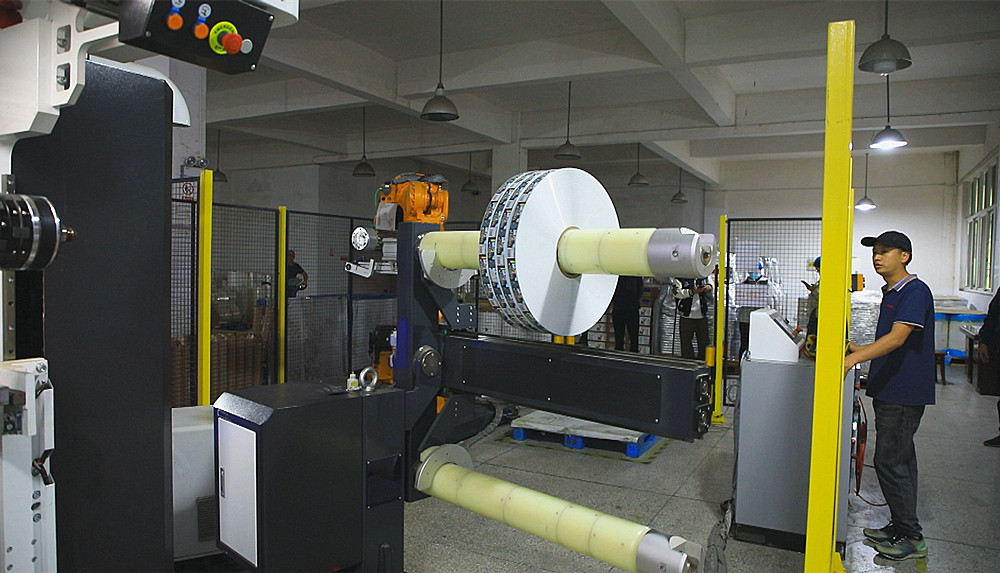 /uploads/image/2025/10/17/8d1c8eb05b03856004ef912c20fe5870.jpg 11安徽繁荣包装有限公司自动上下料设备_副本.jpg