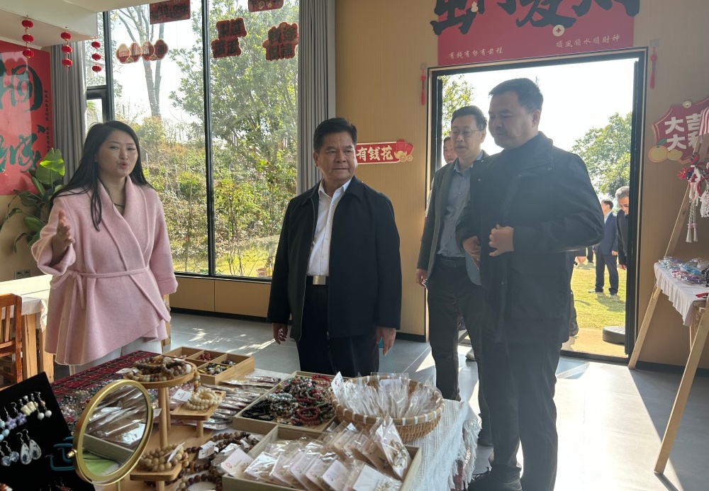 /uploads/image/2025/11/05/04cf51b30583a61634ed95fb4582acb0.jpg 在文昌街道汪洋村汪洋小镇网红孵化中心.jpg