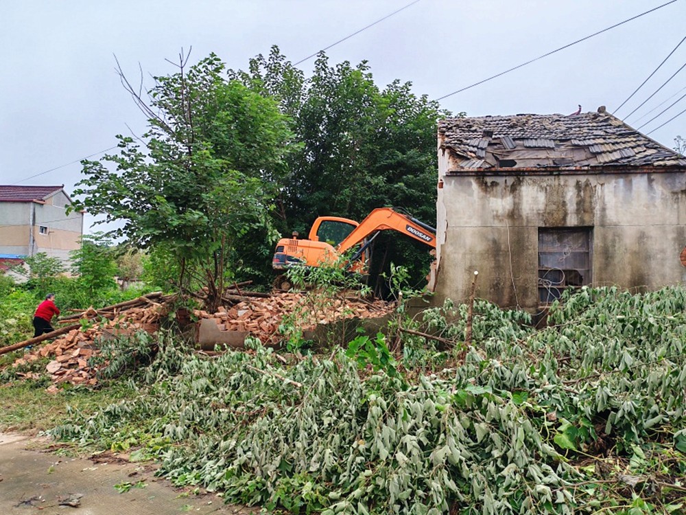 /uploads/image/2025/11/07/56a9cd7a267d8c041545467941ea6fdb.jpg 张元生老屋拆除现场_副本.jpg