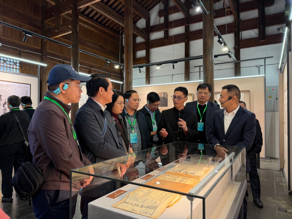 /uploads/image/2025/11/10/ad4464d795fe658ad4d4ebf59d5a1fdd.jpg 越南考察团.jpg