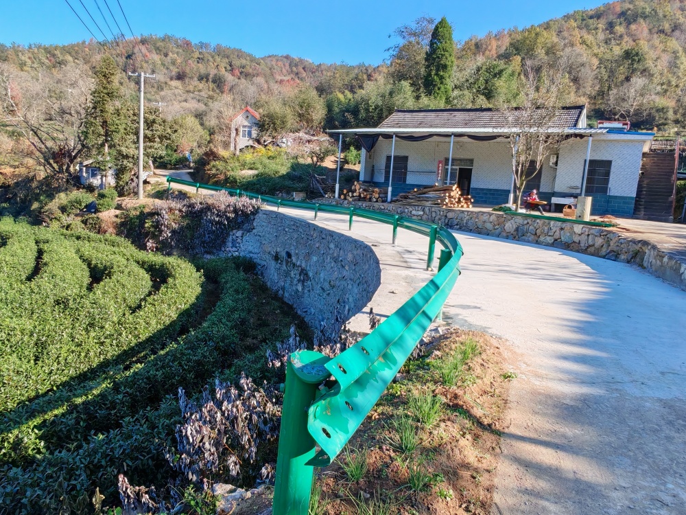 /uploads/image/2025/11/21/6e412bae0a8832d9c8f2efab6e8bb16c.jpg 图为双溪村刘田冲村民组道路整治后.jpg