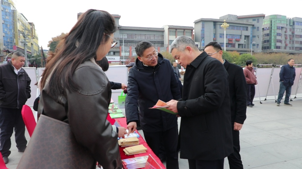 /uploads/image/2025/12/04/27a100df3d5cf042c9ff007bfc18115f.jpg 宪法日 (2).jpg