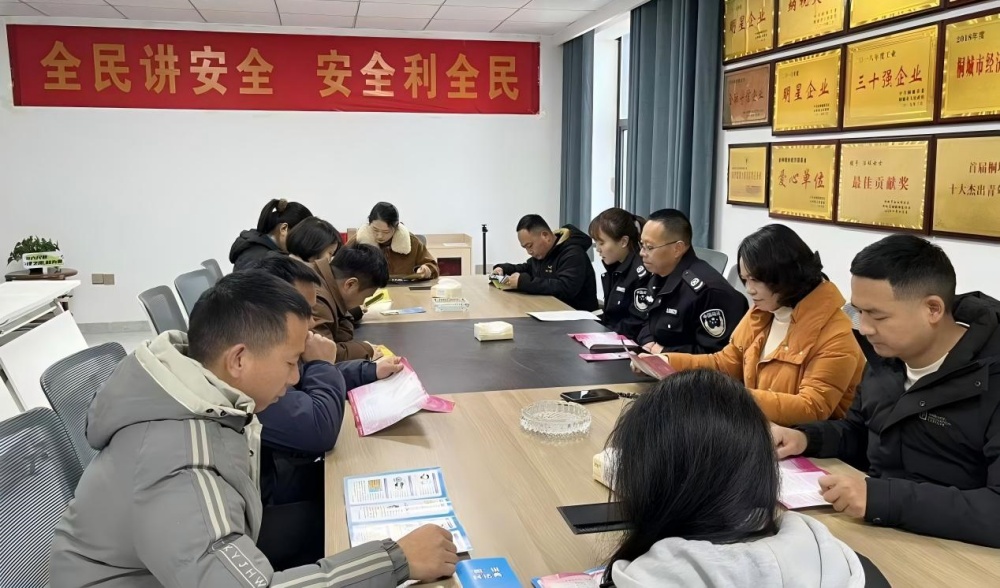 /uploads/image/2025/12/08/bd25451b006c066ffbbe22e902ad702c.jpg 图为讲座现场.jpg