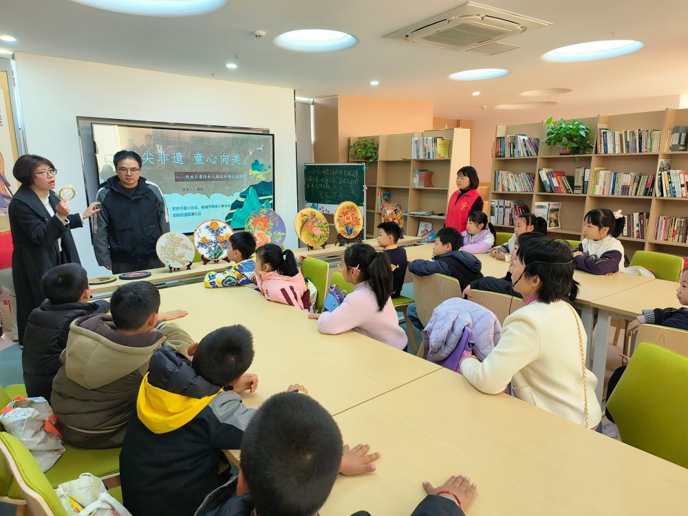 /uploads/image/2025/12/11/d901400655eb23891c4bcbbc39ca0aa1.jpg 图为盛唐社区非遗传承主题活动现场_副本.jpg