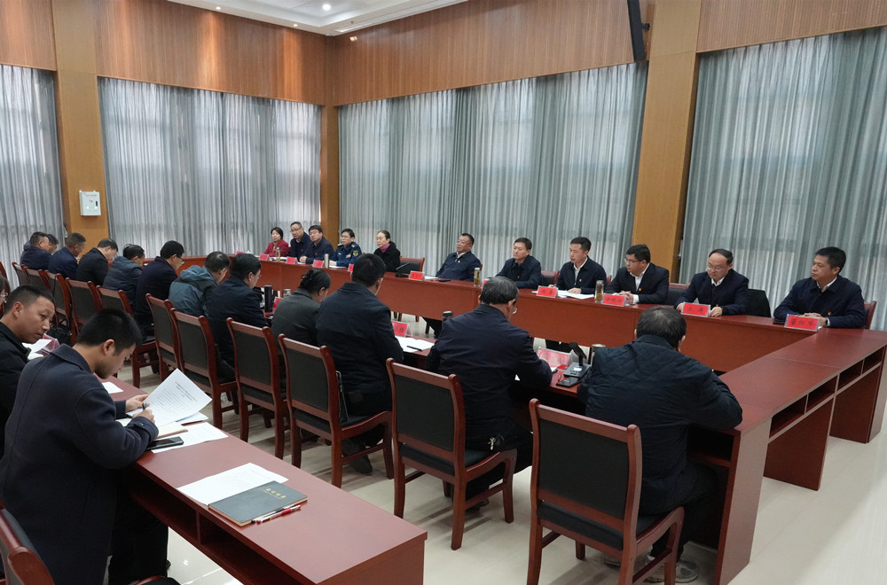 /uploads/image/2025/12/19/9d841ba5ece263b50f5868bdf9dd90ea.jpg 4图为市委常委会听取各组讨论情况汇报现场_副本.jpg